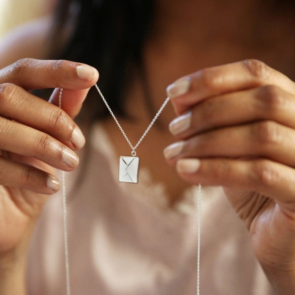 Amira Elegant Envelope Necklace