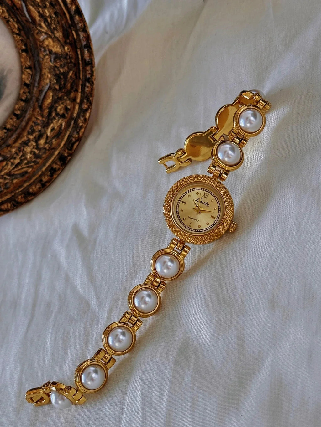Anara Pearl Watch
