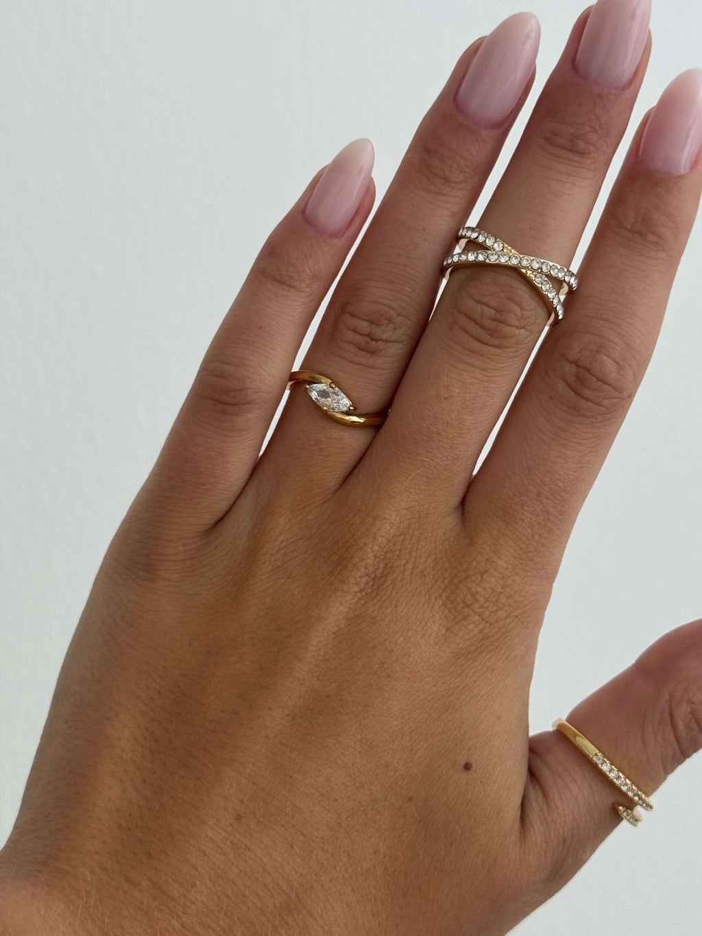 Daisy Crossed Rhinestone Band Ring