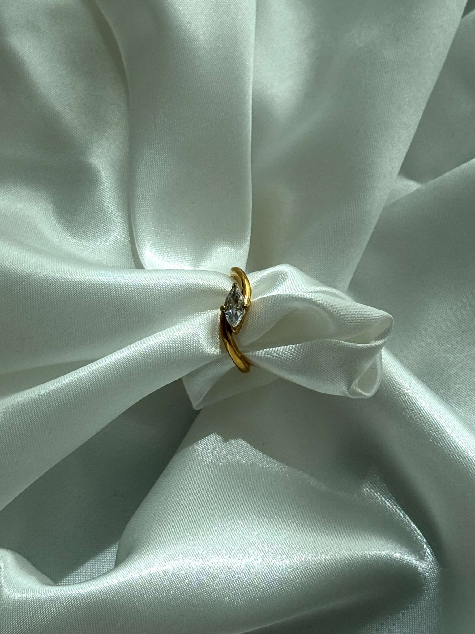 Calista Twisted Elegance Band Ring