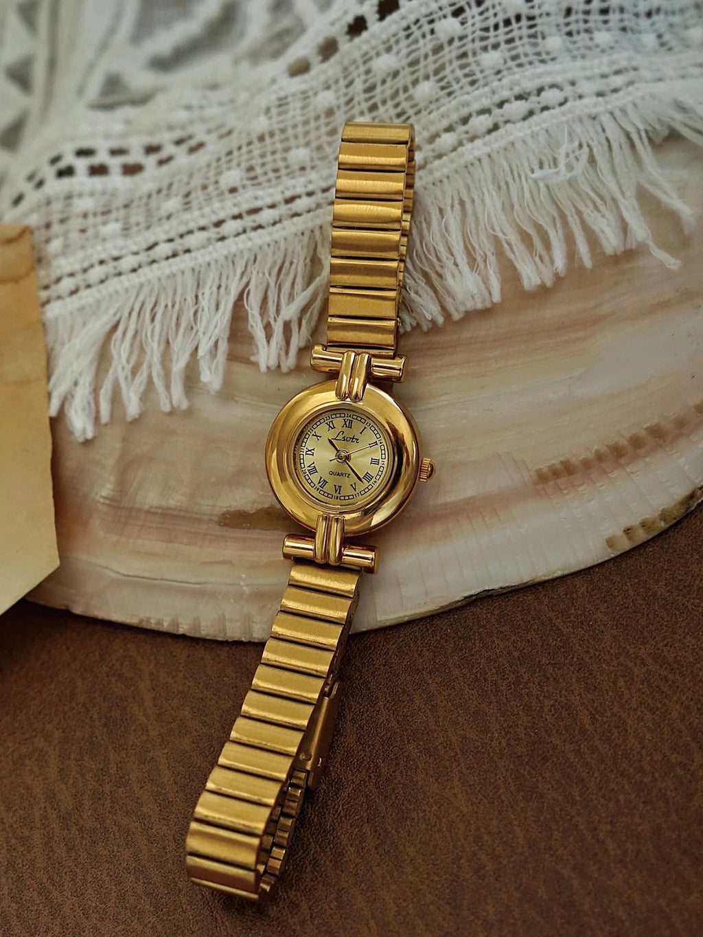 Calla Round Vintage Watch