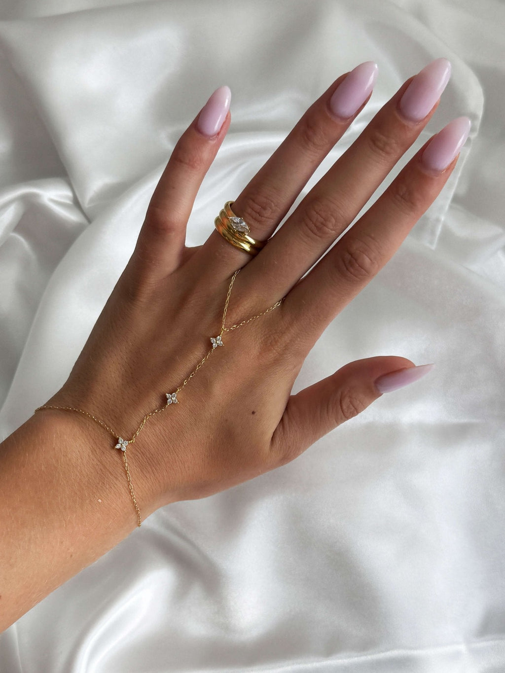 Cora Flower Rhinestone Handchain