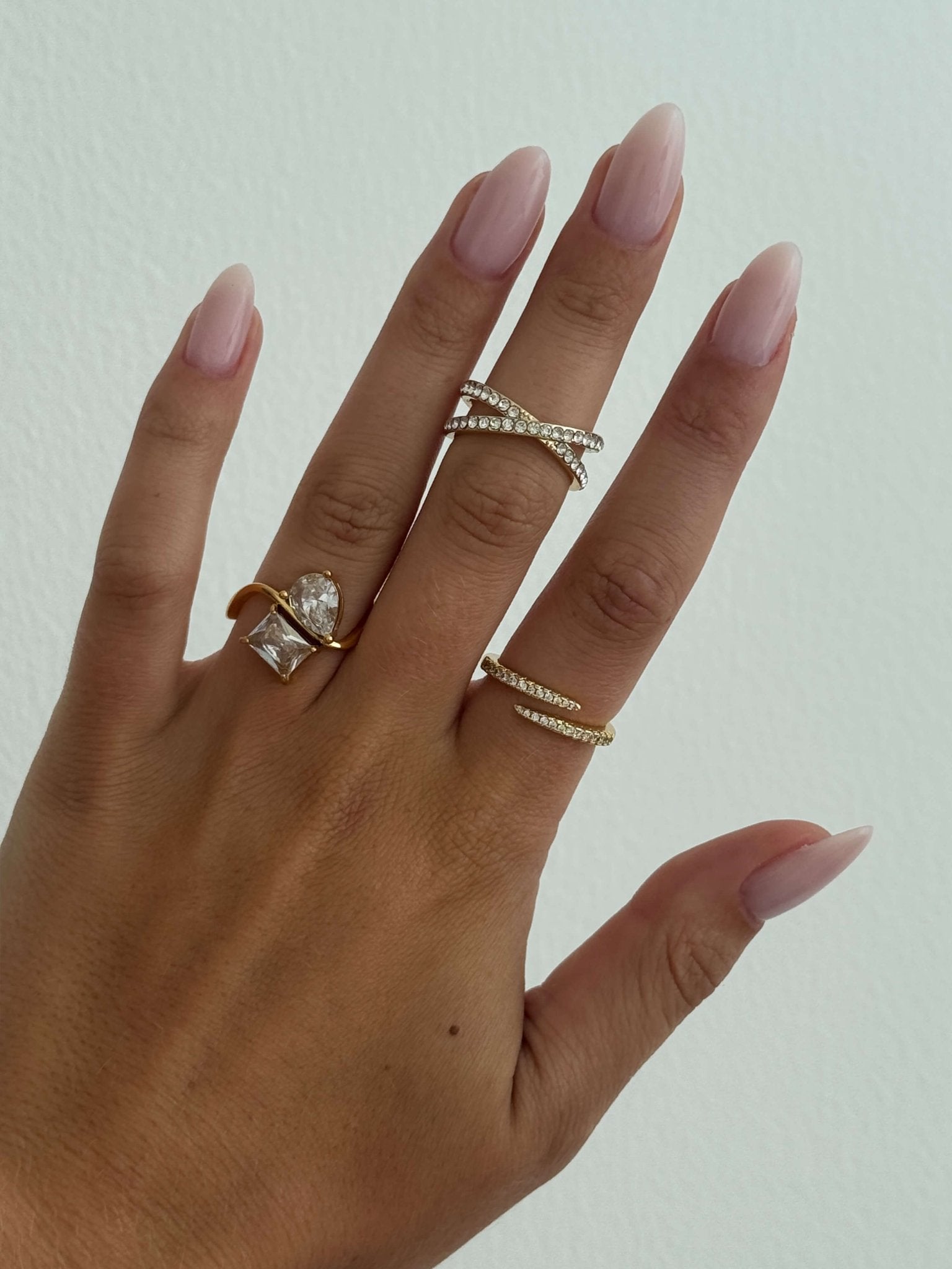 Daisy Crossed Rhinestone Band Ring