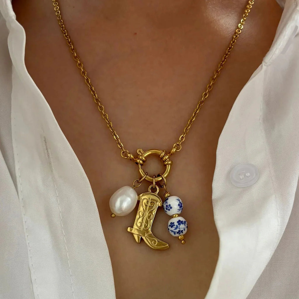 Cristy Pendant Pearl Necklace