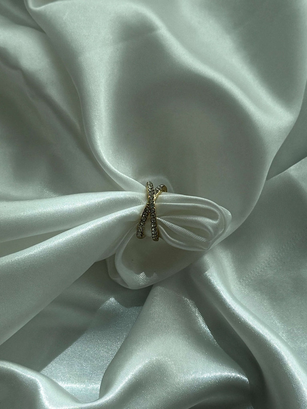 Daisy Crossed Rhinestone Band Ring