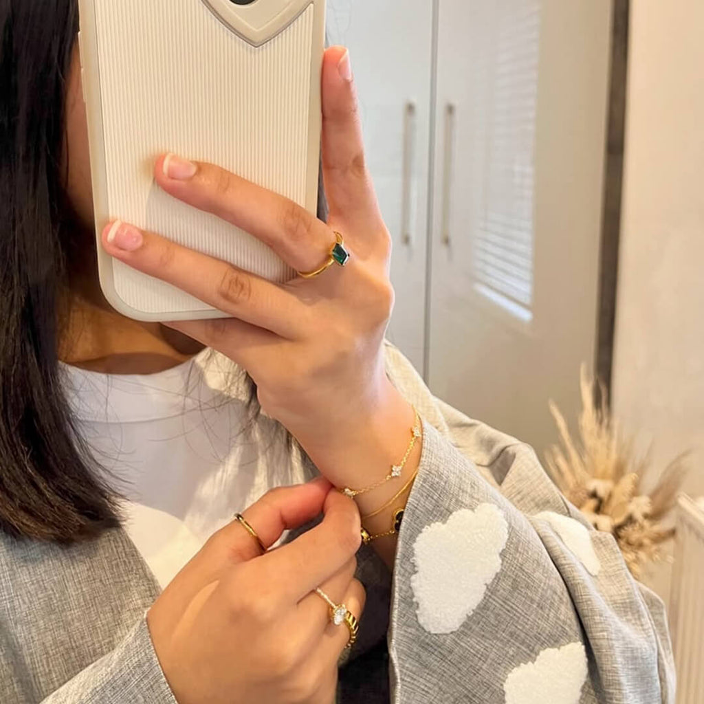 Dina Rhinestone Flower Chain Bracelet