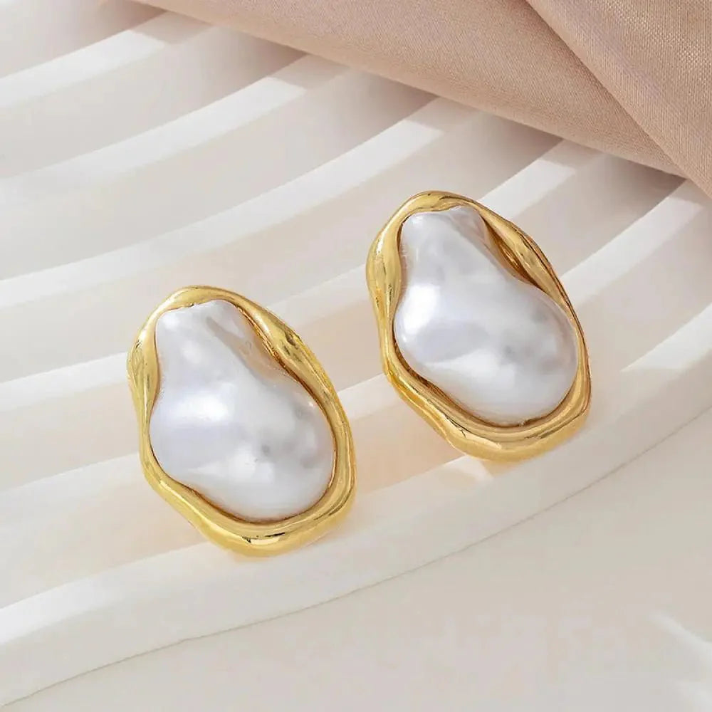 Ivy Vintage Pearl Earrings