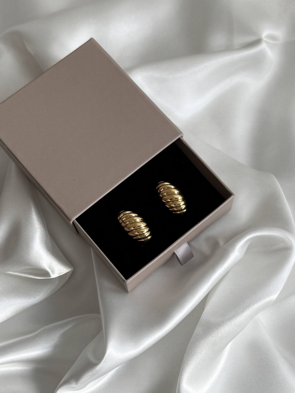 Maya Twisted Shell Earrings