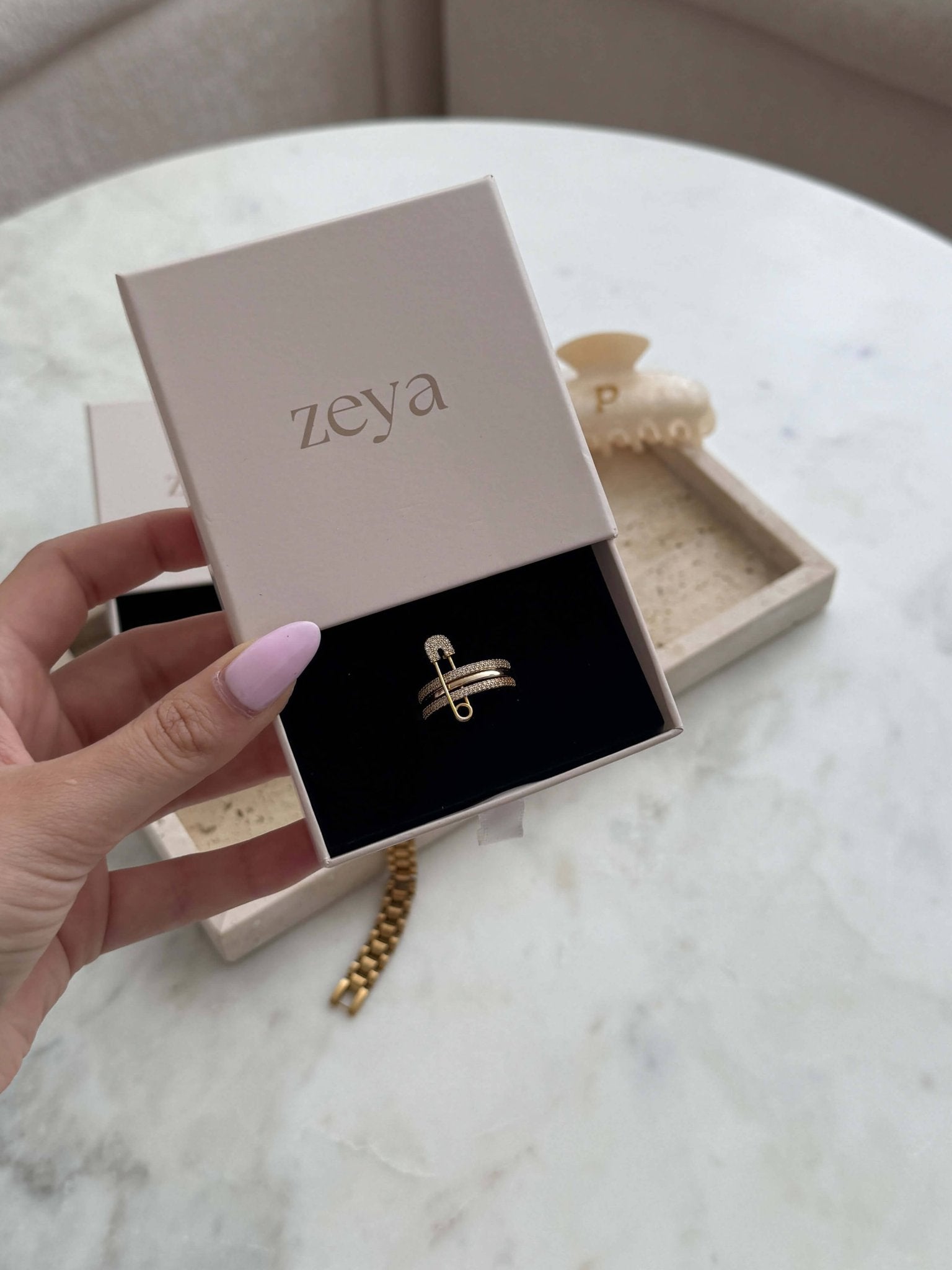 Monica Pinned Sparkle Band Ring