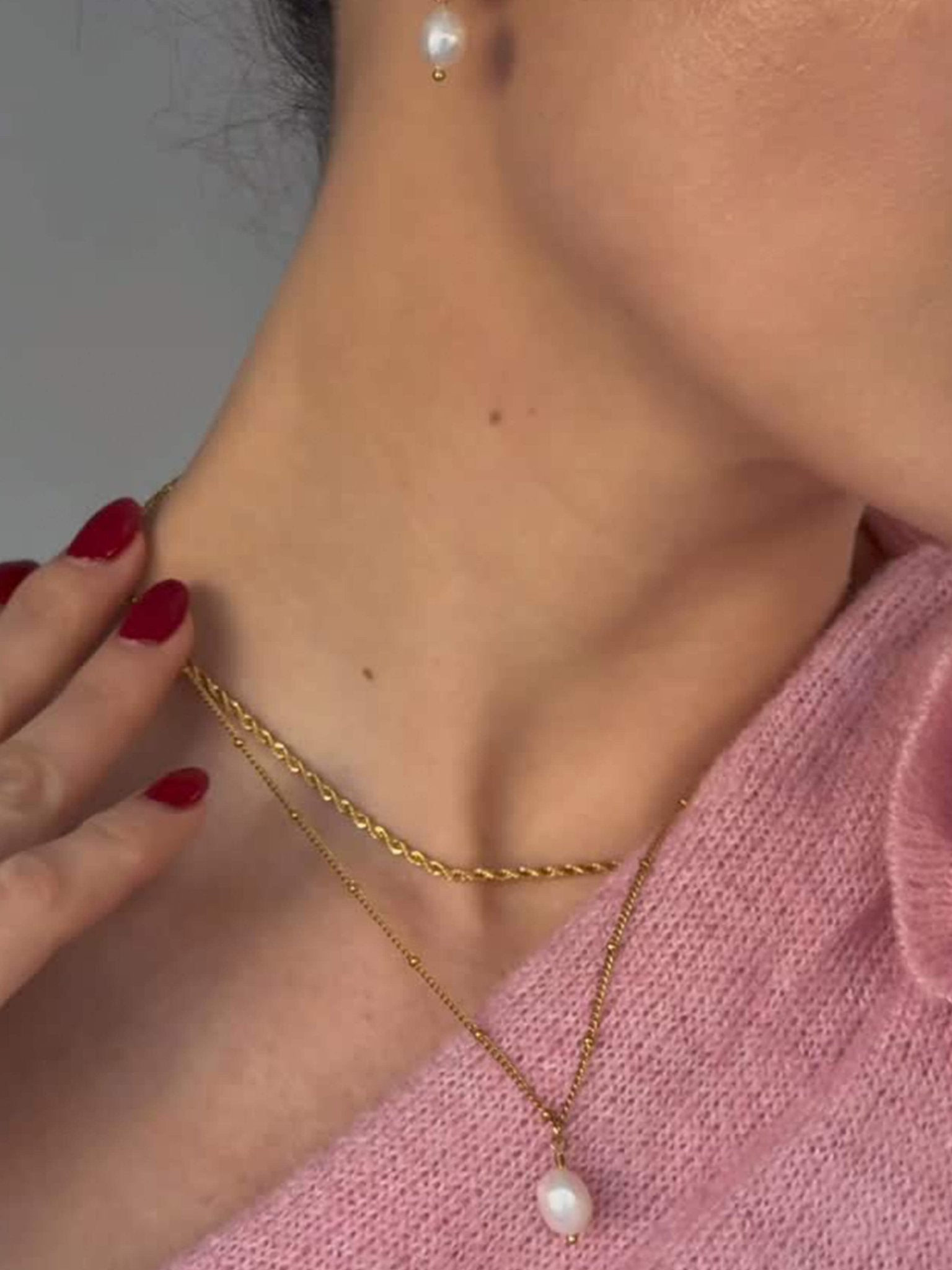 Reina Pearl Pendant Necklace